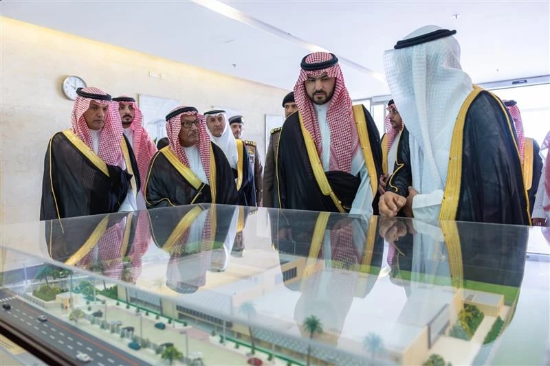 جولة حول مجسّم أحد مشاريع المؤسسة