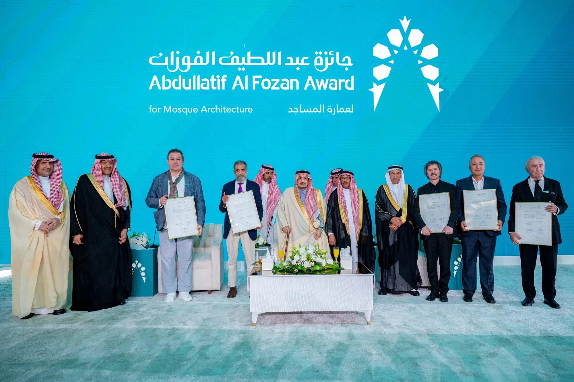 تكريم الفائزين بجائزة عبداللطيف الفوزان لعمارة المساجد